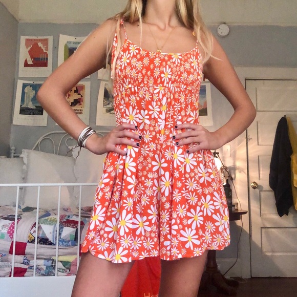Urban Outfitters Tie Shoulder Romper 🌼 - Picture 1 of 4